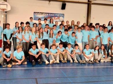 Remise des maillots - Option EPS du lycée Jean XXIII